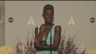 Raw Video Lupita Nyongo backstage at 2014 Oscars [upl. by Male]