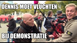 Dennis vlucht van demonstratie Den Haag Ik zoek je op [upl. by Vilberg]