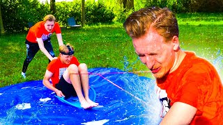 BANKZITTERS MAKEN WATERSLIDE IN DE TUIN [upl. by Fernandez]