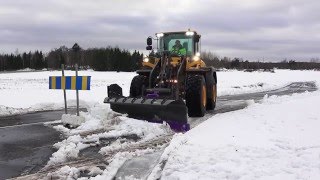 Volvo L70H hjullastare och Holms snöredskap i snöröjning [upl. by Kylen693]