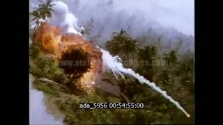 Bombardements Vietnam mars 1965 Napalm phosphore [upl. by Gilbart]