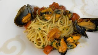 Spaghetti con Cozze e Pomodorini [upl. by Artiek772]