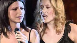 Lara Fabian et Laura Pausini  La solitudine Dolce Italia 22082002 HQ [upl. by Nyllij]