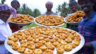 VILLAGE DONUT  Tamil Traditional Snacks Ulunthu Vadai  Cooking Crispy Medu Vada Recipe [upl. by Feigin]