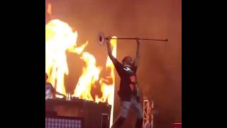 Travis Scott throws Microphone stand [upl. by Tamiko]