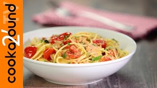 Spaghetti con tonno e pomodorini  Ricetta [upl. by Eceer571]