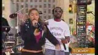 Shakira  Hips dont lie  Live at Today Show 042806 [upl. by Noe423]