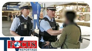 Kein Respekt vor der Polizei Einsätze in Stadt und Land  Focus TV Reportage [upl. by Allrud]