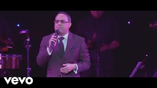 Gilberto Santa Rosa  Sin Voluntad En Vivo [upl. by Esinwahs]