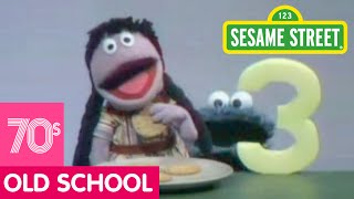 Sesame Street Cookie Monster Eats Galletitas [upl. by Espy]