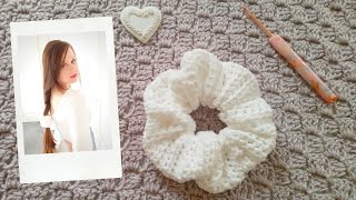 CROCHET EASY SCRUNCHIE  DIY BEGINNER TUTORIAL FOR A FEMININE SCRUNCHIE [upl. by Eachelle]