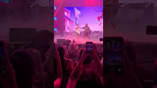 ¡Bad Bunny llega de sorpresa al concierto de Eladio Carrion [upl. by Nwadahs]